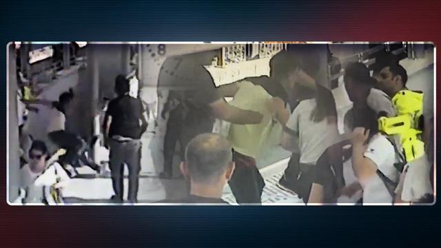 Metroda sigara içiyor diye uyaran güvenlik görevlisini öldürdü! İZBAN'daki cinayet anı kamerada