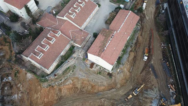 (Havadan fotoğraflarla) 400 öğrencili lisenin yanında korkutan görüntü