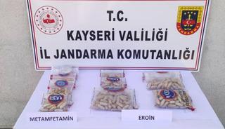 Mide ve bağırsaklarında 3 kilo uyuşturucuyla yakalandılar