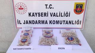 Mide ve bağırsaklarında 3 kilo uyuşturucuyla yakalandılar