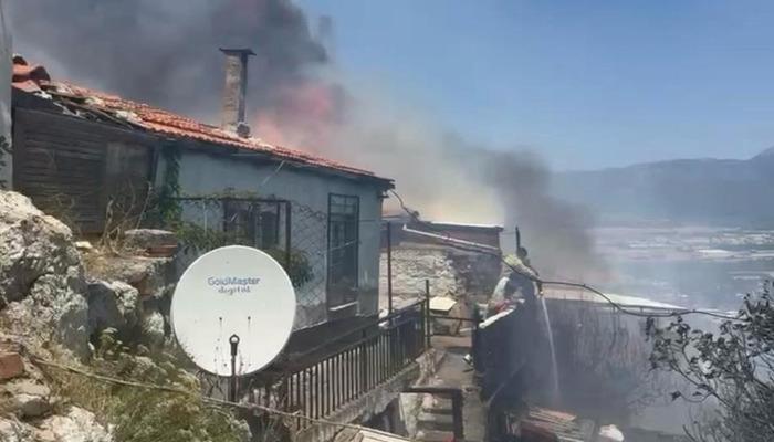 20403785-700x400 İzmir'de bahçede çıkan yangın eve ve depoya sıçradı
