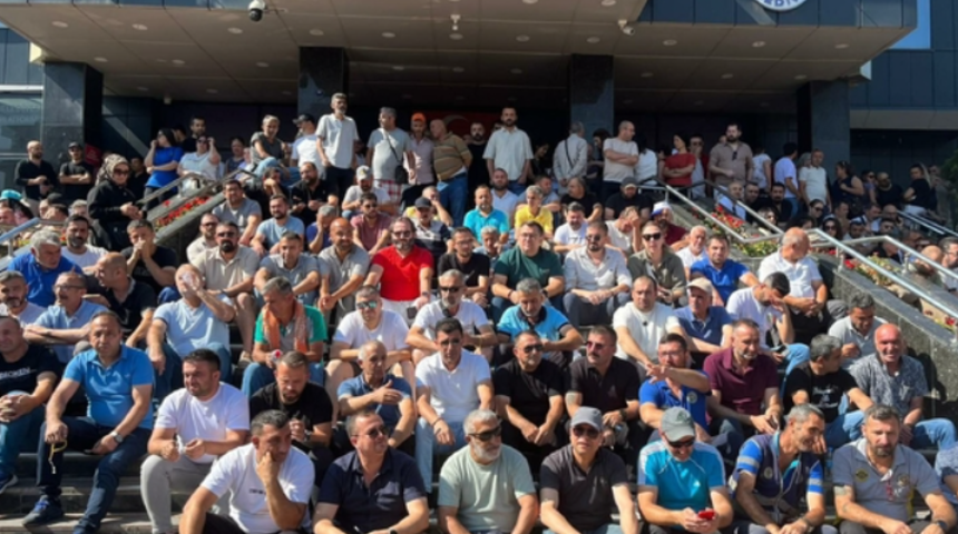 İzmir'de Buca Belediyesi'nde bazı çalışanlar iş bıraktı