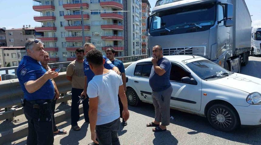 Samsun’da tır ile otomobil çarpıştı, 5 yaşındaki çocuk yaralandı