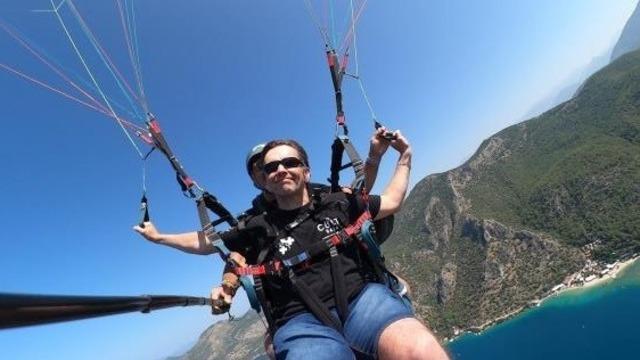 Görme engelli İngiliz turist Babadağ’dan uçtu