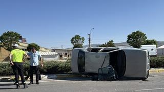 Sivas'ta otomobil devrildi, 2 kişi yaralandı