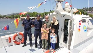 Kocaeli'de TCSG-15 Sahil Güvenlik botu ziyarete açıldı