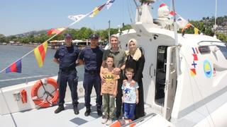 Kocaeli'de TCSG-15 Sahil Güvenlik botu ziyarete açıldı