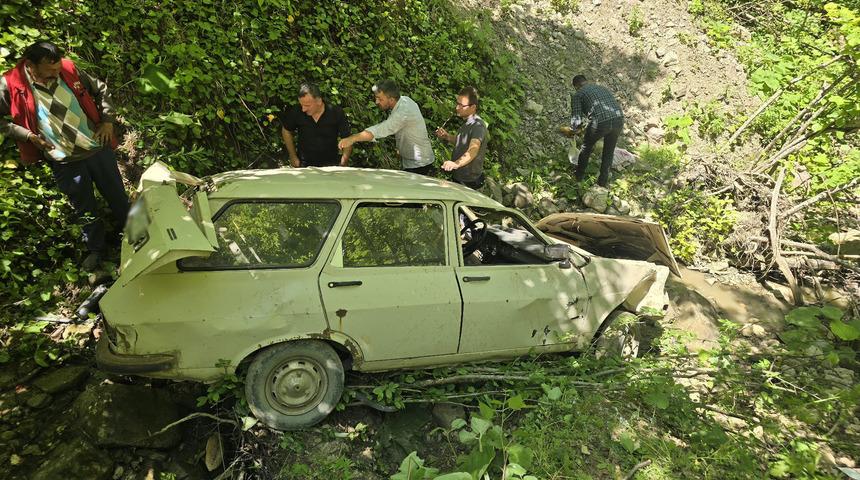 Zonguldak'ta otomobil şarampole devrildi: 3 kişi yaralandı