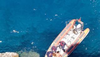 Keçi kayalıklarda mahsur kaldı, yardımına sahil güvenlik ekipleri yetişti