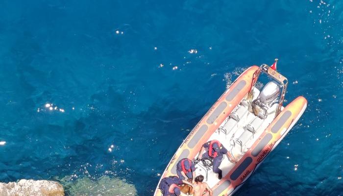 20405138-700x400 Keçi kayalıklarda mahsur kaldı, yardımına sahil güvenlik ekipleri yetişti