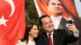 Ferdi Zeyrek'in vefatının ardından Manisa Büyükşehir Belediye Başkanlığı’na seçilmişti! Besim Dutlulu'nun paylaşımı sosyal medyada tepki çekti