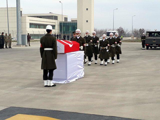 Kaza kurşunuyla şehit olan erin cenazesi memleketine uğurlandı