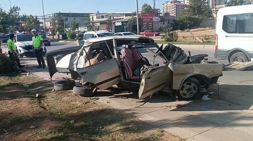 Ortalık savaş alanına döndü! Karşı şeride savrulan araç zincirleme kazaya neden oldu: 1'i ağır 10 yaralı