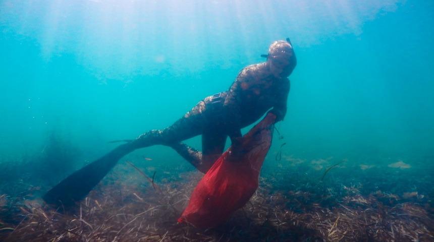 Bodrum'da deniz dibi temizliği yapıldı