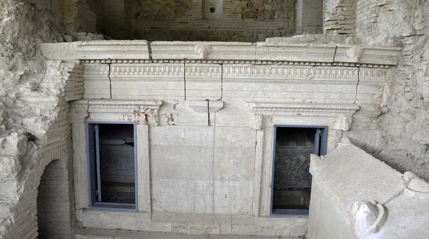 2 bin yıllık Medusa ve Okeanus &ouml;zel izinle ziyaret ediliyor