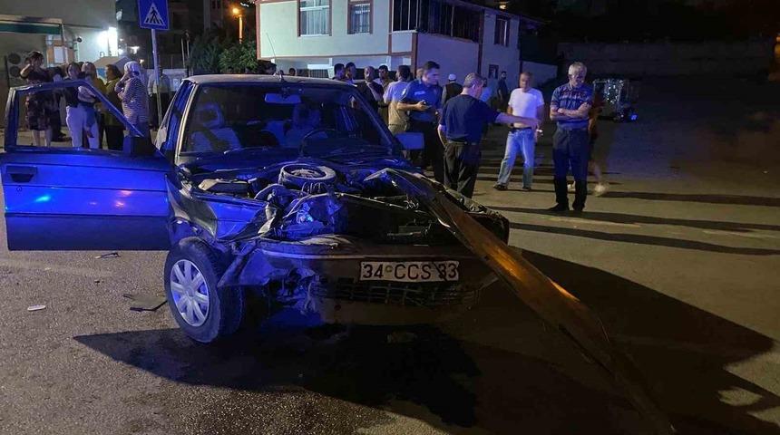 Kocaeli’de 2 otomobil çarpıştı: 2 yaralı