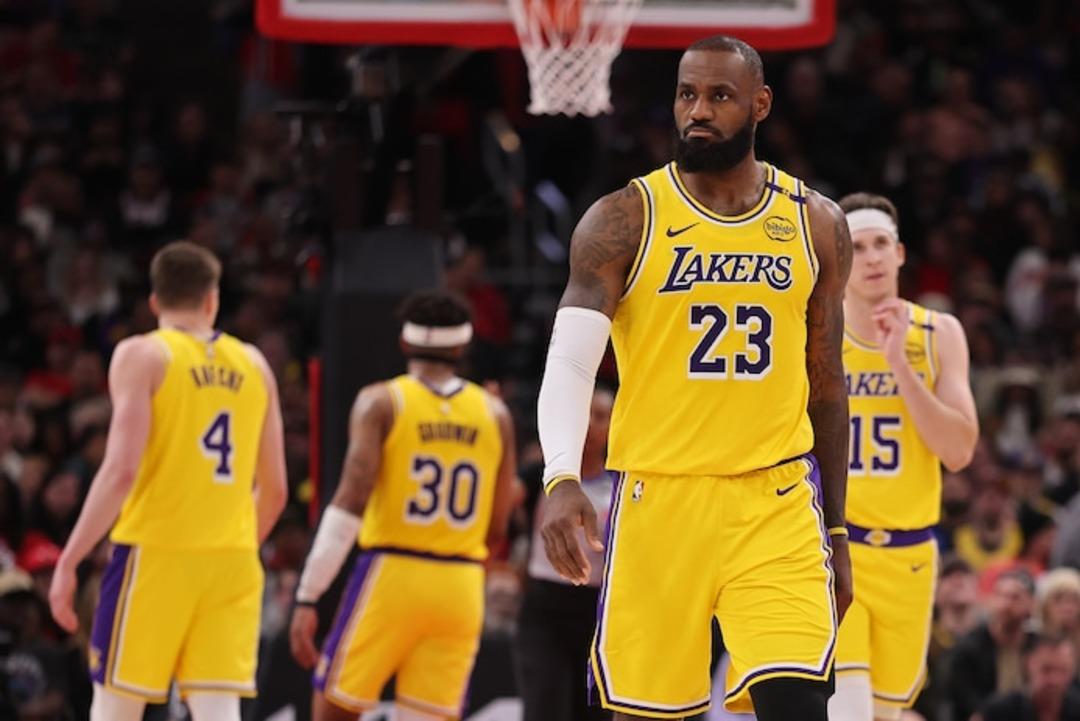 Bir dönem sona erdi! NBA kulübü LA Lakers ın 46 yıllık sonra el değiştirdi! Spor tarihinin en büyük satışı... 1