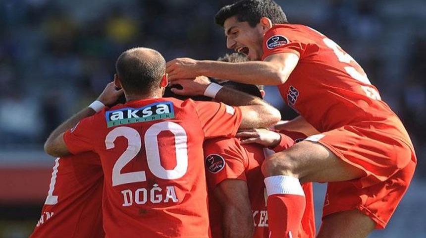 Antalya 3 puanı 3 golle aldı!