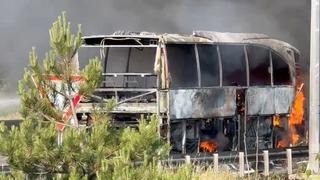 TEM'de yangın paniği! Yolcu otobüsü alev alev yandı...