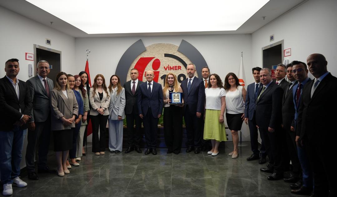 AA-20250619-38320683-38320679-BAKAN_SIMSEK_YURT_DISINDAN_ODUL_ALAN_VIMERI_ZIYARET_ETTI (1)