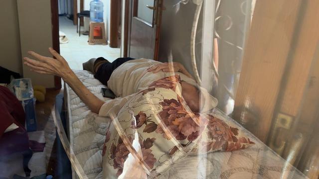 Yatakta can çekişen babaya oğlundan pes dedirten sözler