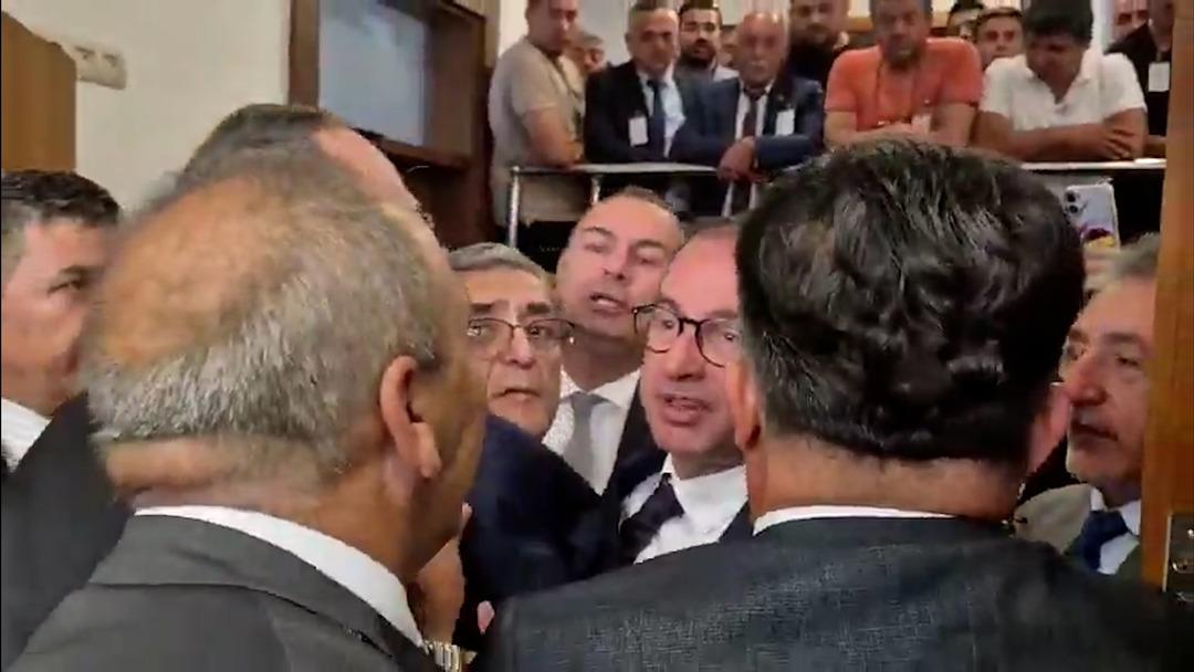 Meclis te gergin anlar! Mustafa Varank la CHP li Nebi Sarıbal birbirine girdi: "Çık şuradan, terbiyesizliğe bak..." 7
