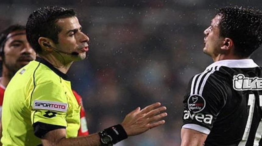 Mete Kalkavan kartlarını unuttu!