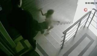 Kızına tekme atarak merdivenlerden yuvarlayan cani baba ile ilgili korkunç detaylar! 8 çocuğu 51 suç kaydı var