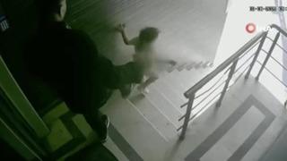 Kızına tekme atarak merdivenlerden yuvarlayan cani baba ile ilgili yeni gelişme! Tutuklandı