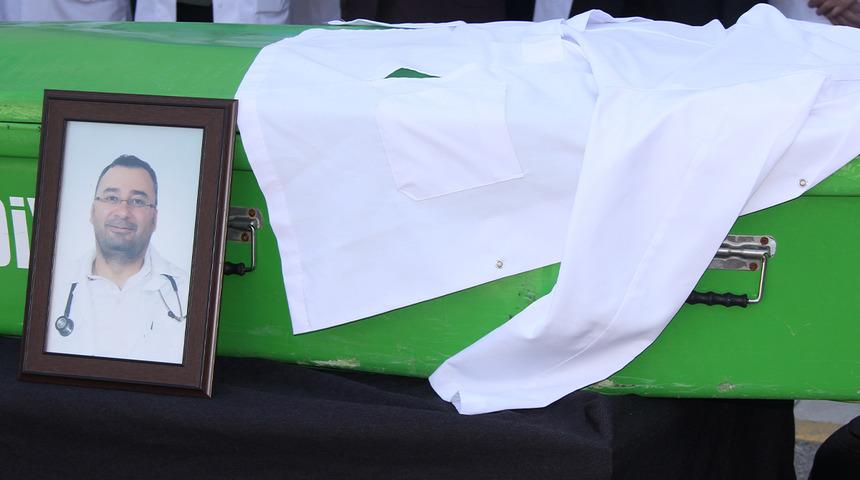 Beyin tümöründen ölen doktor, beyaz önlüğüyle uğurlandı!