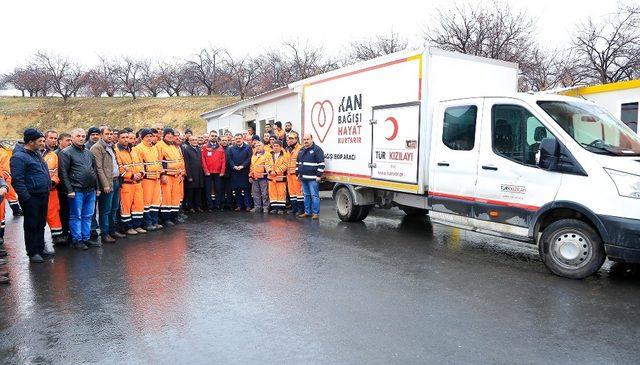 Temizlik işçilerinden Mehmetçik için kan bağışı