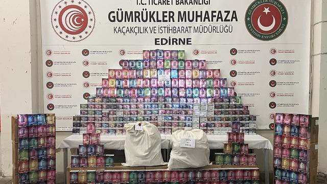 Kapıkule'de kaçakçılık operasyonlarında 4 zanlı yakalandı