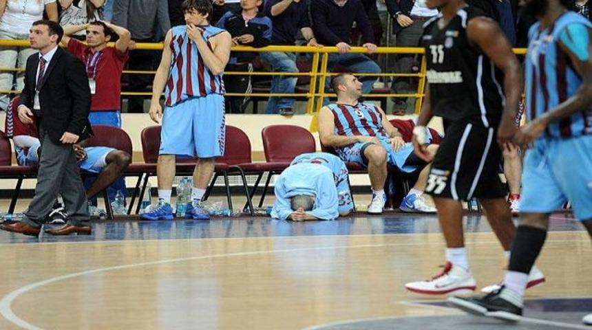 Trabzonspor k&uuml;me d&uuml;şt&uuml;!