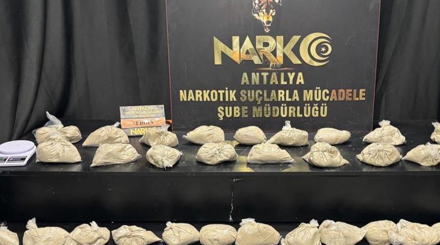 Antalya'da 15 kilogram eroin ele geçirildi