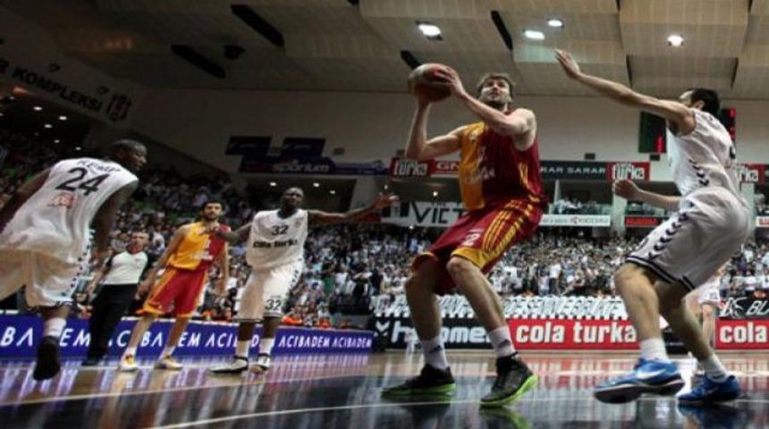 Derbi kralı Aslan yarı finalde!