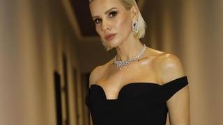 Esra Erol'un gözlerden uzak yaşayan kardeşi Bihter'i görenler çok şaşırıyor! ''Resmen kopyası''