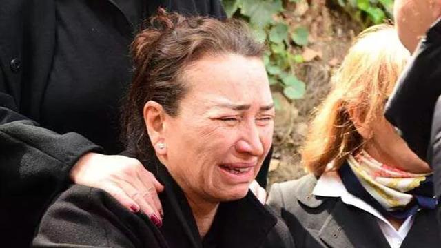 Demet Akbağ'ın acı günü! Sosyal medyadan paylaştı
