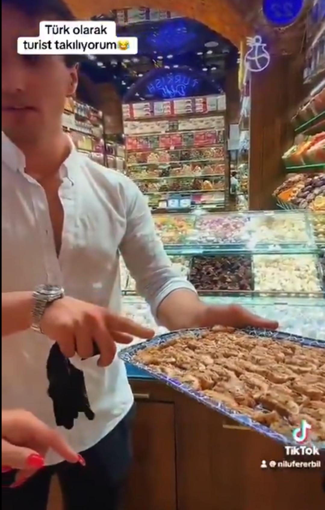 Esnaftan ilgi görebilmek için turist taklidi yaptılar! Kuruyemişe ve lokuma boğuldular... 3