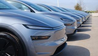 Bir hacker, Tesla'nın üzerinde çalıştığı versiyonu ortaya çıkardı