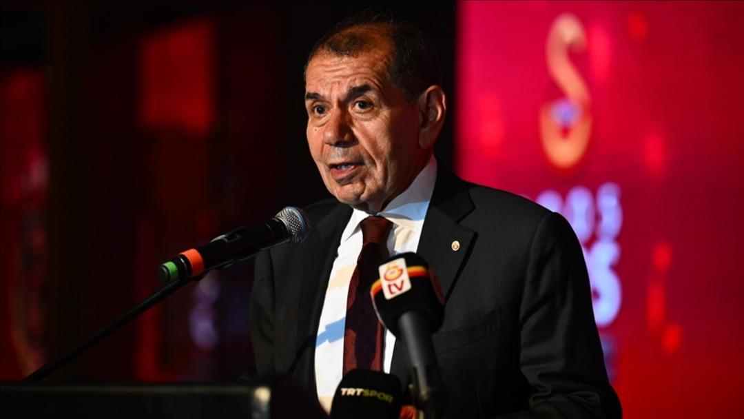 Galatasaray Başkanı Dursun Özbek ve Başkan Vekili Abdullah Kavukcu dan sponsorluk anlaşması sonrası transfer açıklaması... 3