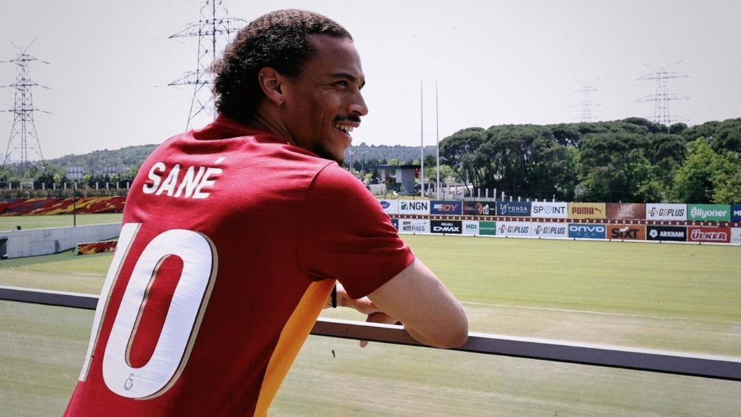 Galatasaray Başkanı Dursun Özbek ve Başkan Vekili Abdullah Kavukcu dan sponsorluk anlaşması sonrası transfer açıklaması... 4