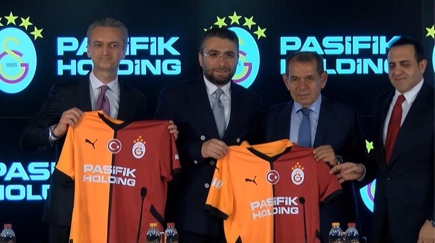 Galatasaray Başkanı Dursun Özbek ve Başkan Vekili Abdullah Kavukcu'dan sponsorluk anlaşması sonrası transfer açıklaması...