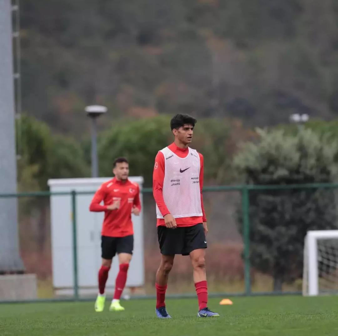 Adı Galatasaray ile anılan milli golcü Ali Habeşoğlu Bodrumspor a imza attı...  1