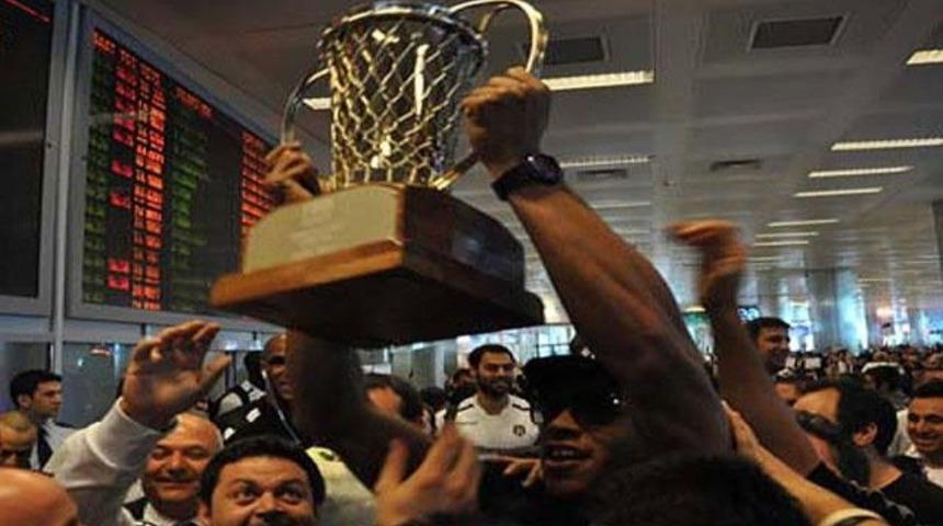 Şampiyon Beşiktaş'a coşkulu karşılama!