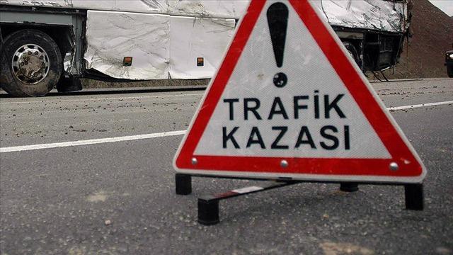 İzmir'de ihbara giden itfaiye aracı kaza yaptı: 2 yaralı