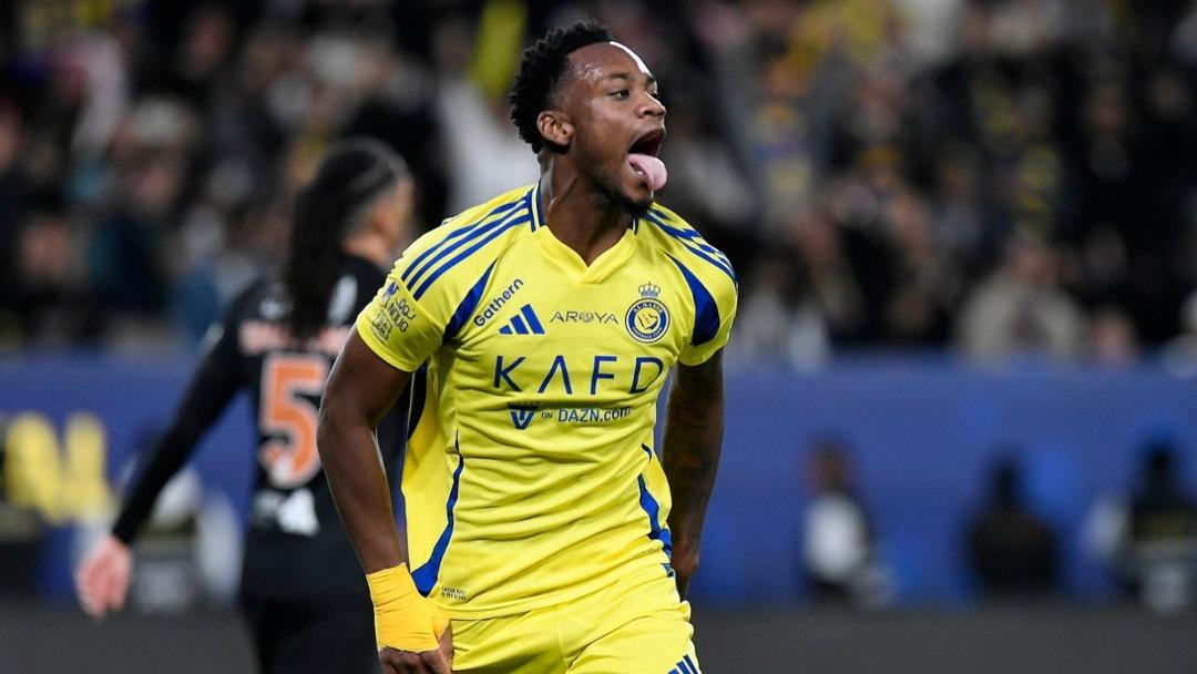 Fenerbahçe de golcü krizi yaşanıyor! Mourinho nun bir isteği daha olmadı... Evann Guessand dan kötü haber 4