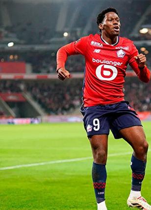 Fenerbahçe de golcü krizi yaşanıyor! Mourinho'nun bir isteği daha olmadı... Evann Guessand'dan kötü haber