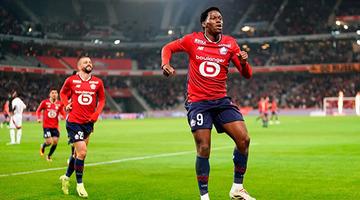 Fenerbahçe de golcü krizi yaşanıyor! Mourinho'nun bir isteği daha olmadı... Evann Guessand'dan kötü haber