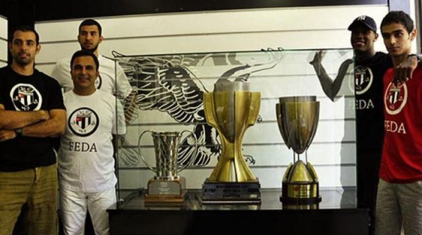 Şampiyonlar taraftarla buluştu..!