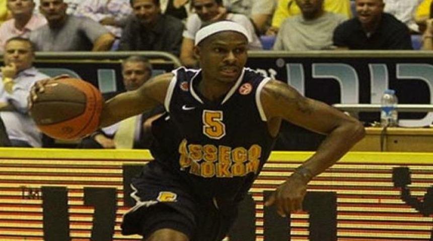 Kartal Ewing'i bitirdi!